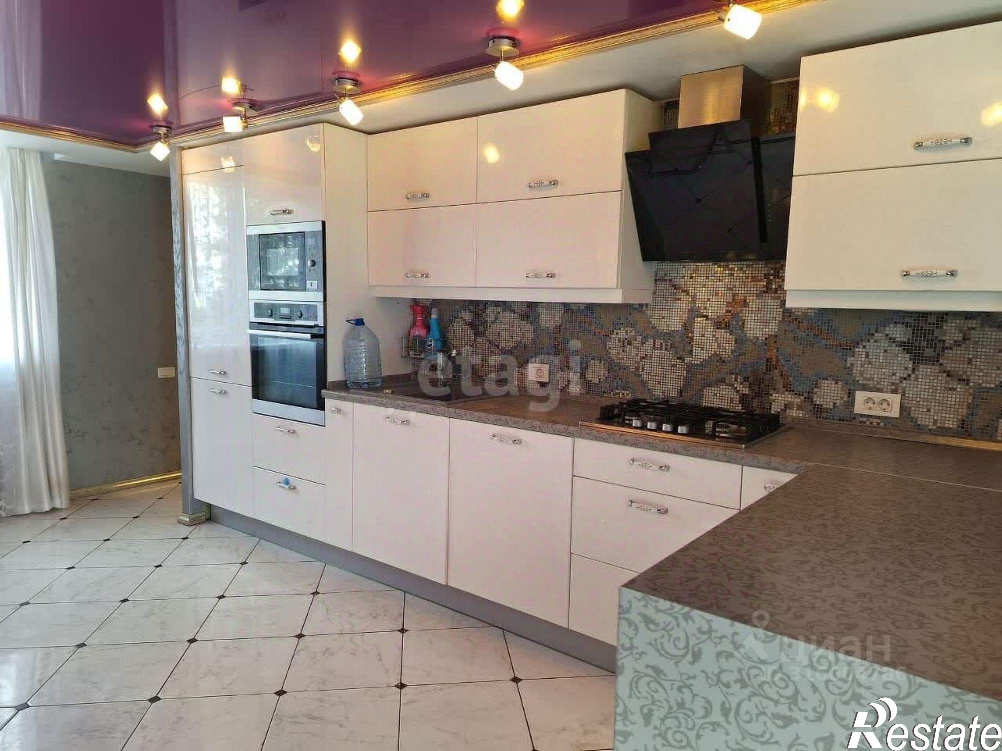 Сдать дачу, дом, коттедж за 125 000 рублей на Новосельская улица, 14/20