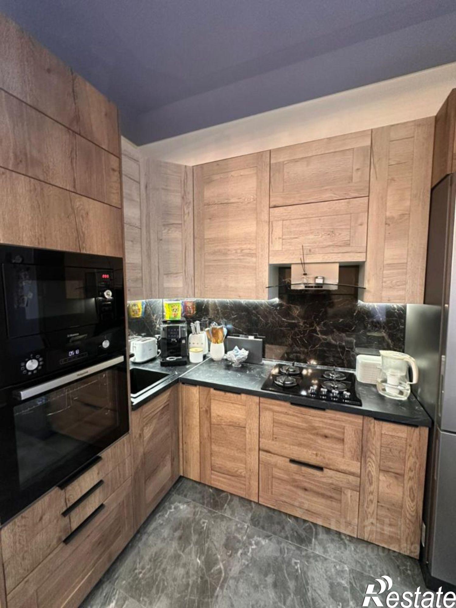 Купить квартиру за 10 700 000 рублей на улица Годовикова, 21