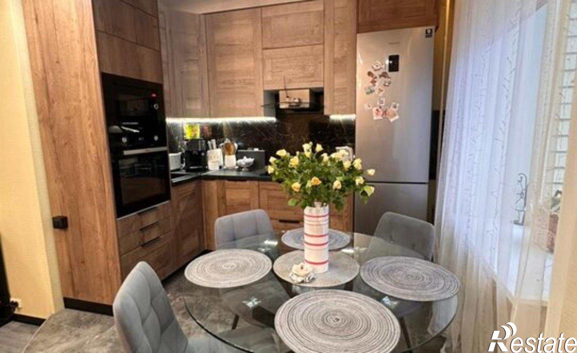 Купить квартиру за 10 700 000 рублей на улица Годовикова, 21