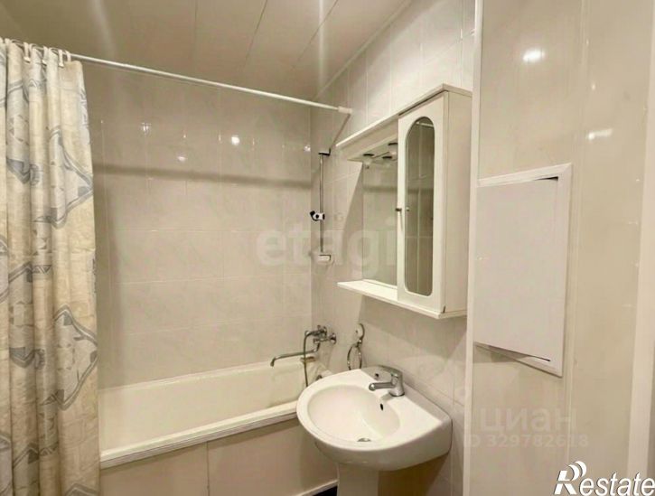 3-комн квартира пр-кт Победы, 180,  д. 180