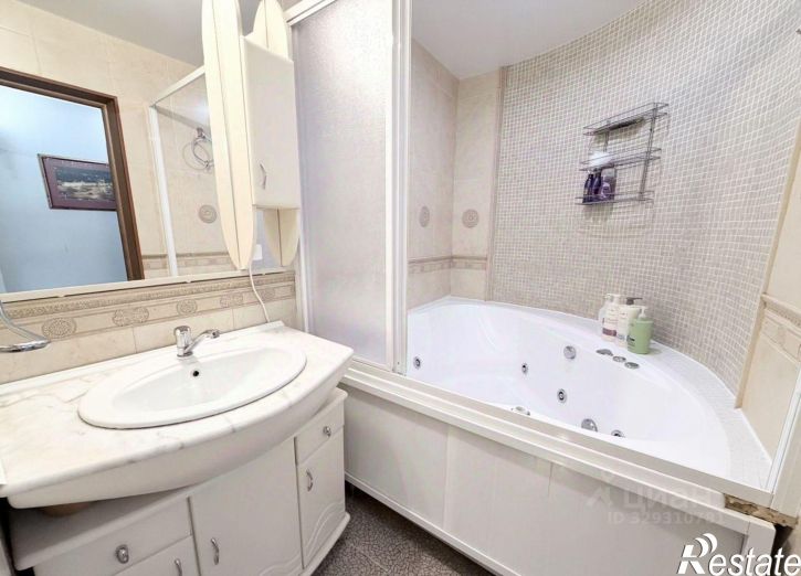 5-комн квартира улица Командарма Белова, 29А,  д. 29А