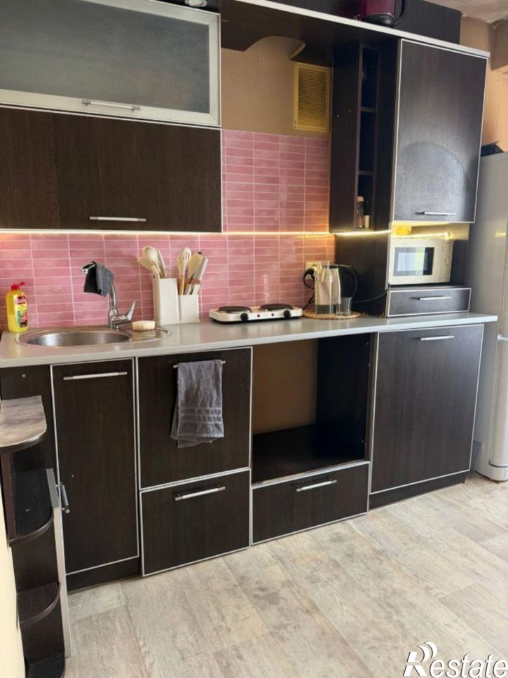 2-комн квартира Ленинградская улица, 37,  д. 37